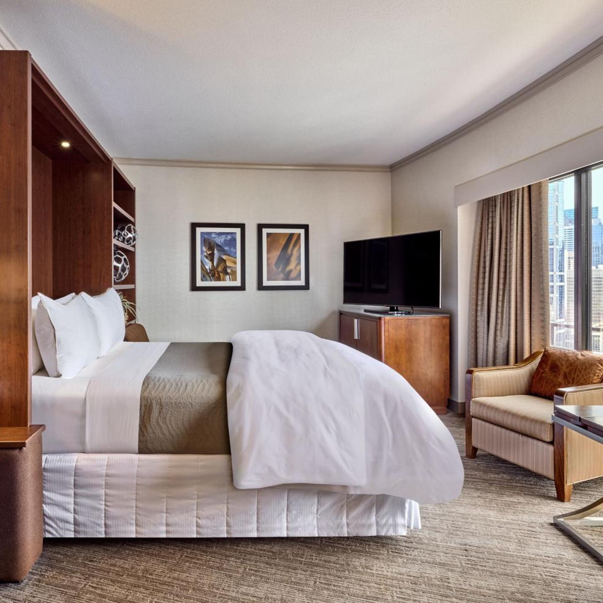 Guest Room, Premium, Queen Bed, Partial Water View