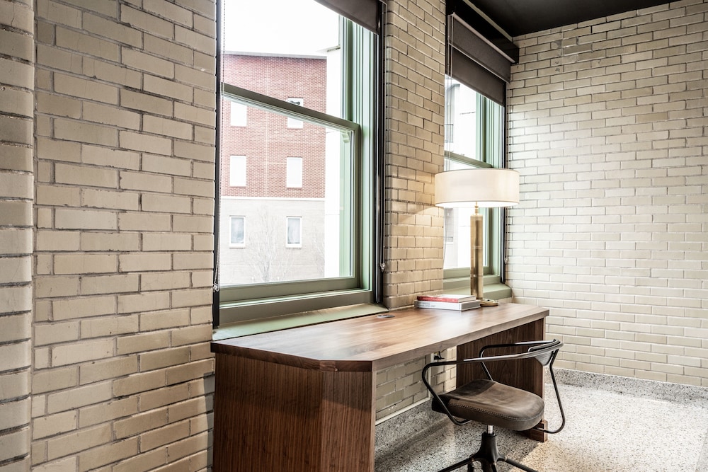 Bottleworks Hotel 70/70