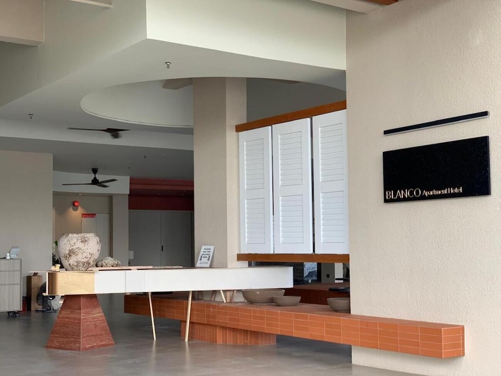 Blanco Apartment Hotel 12/59
