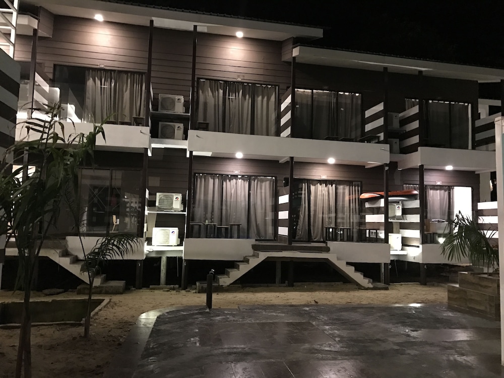The Barat Tioman Beach Resort 4/50