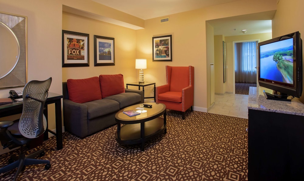 DoubleTree Suites by Hilton Detroit Downtown - Fort Shelby 36/59