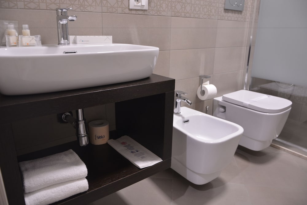 8 Room Hotel 14/80