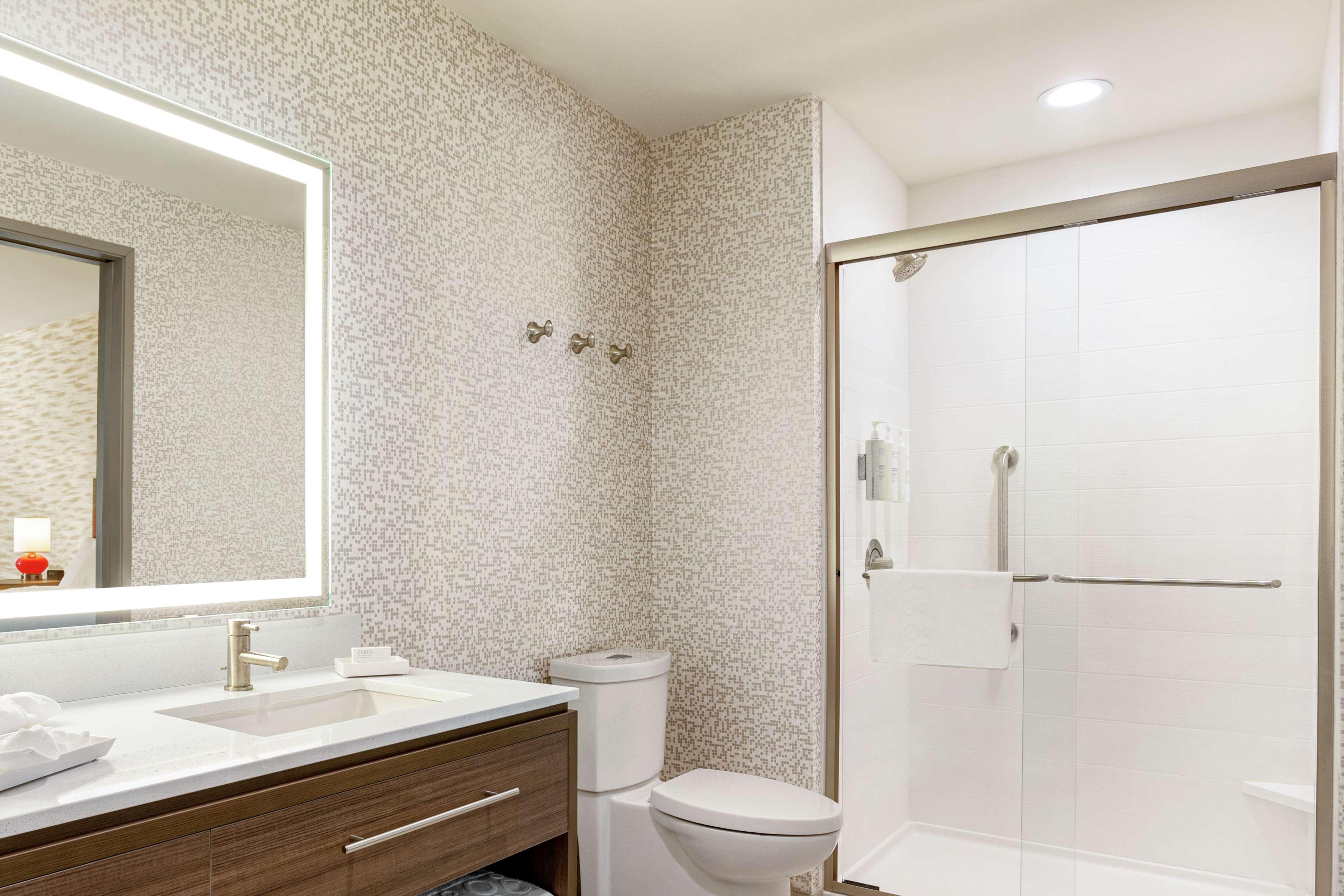 جناح لذوي الإعاقة، Home2 Suites by Hilton Minneapolis University Area 2/2