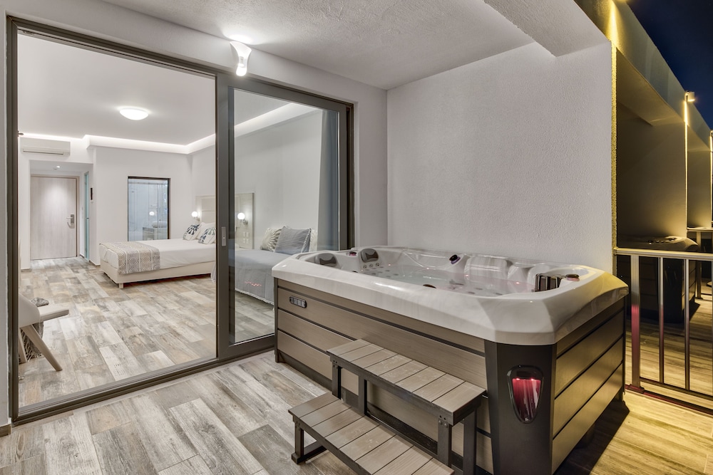 Mandala Seafront Suites 22/38