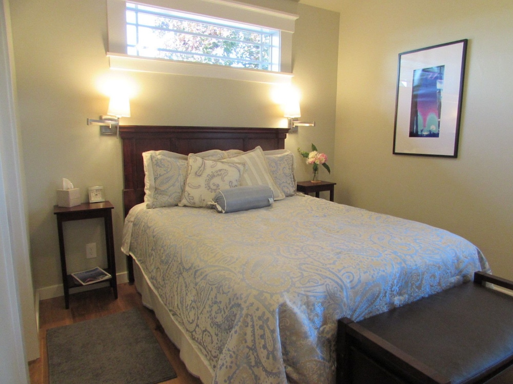 Friday Harbor Grand B&B 6/55