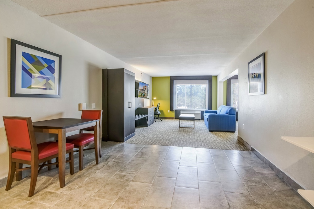 Holiday Inn Express and Suites Longview North 42/58