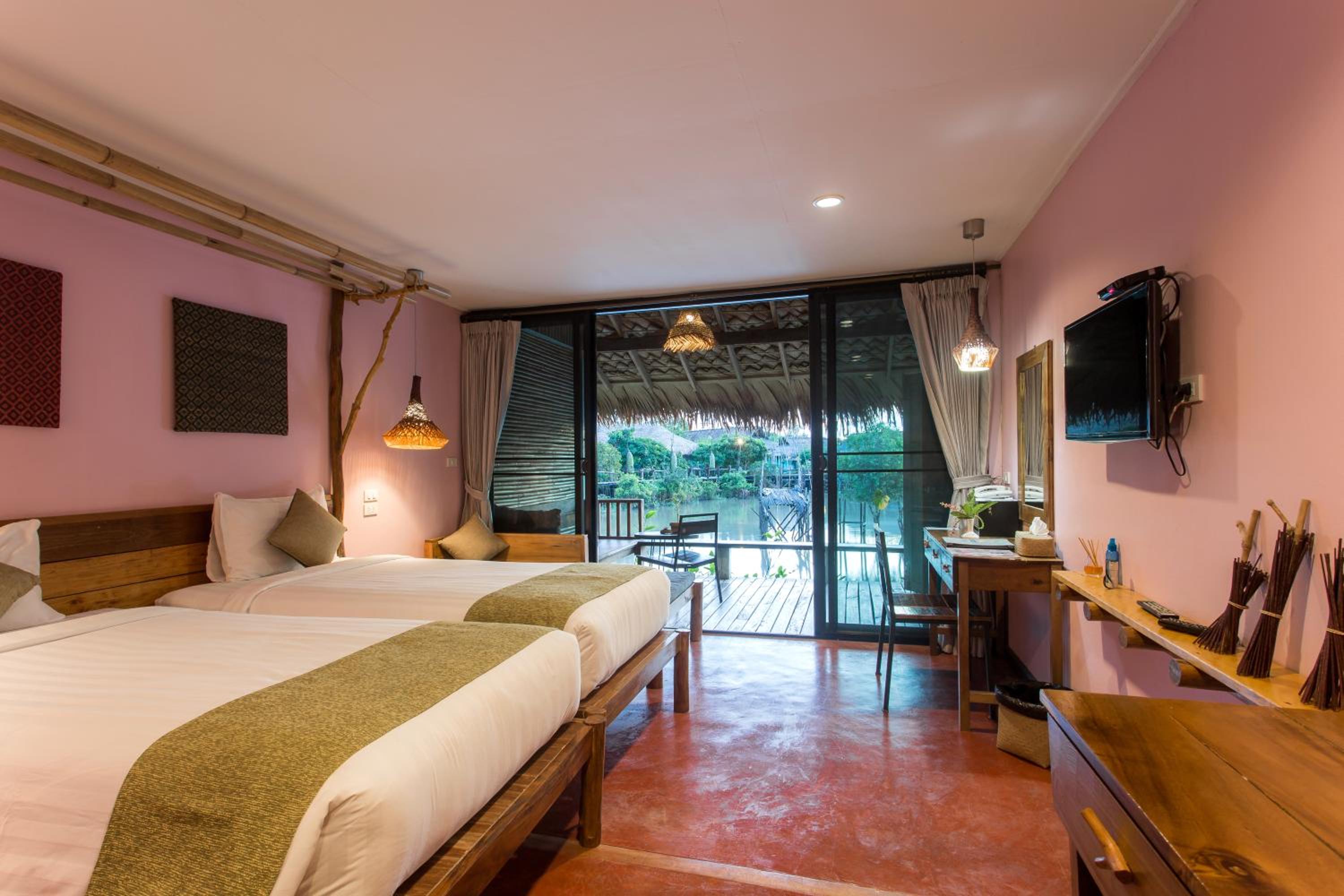 Deluxe, Double or Twin Bed