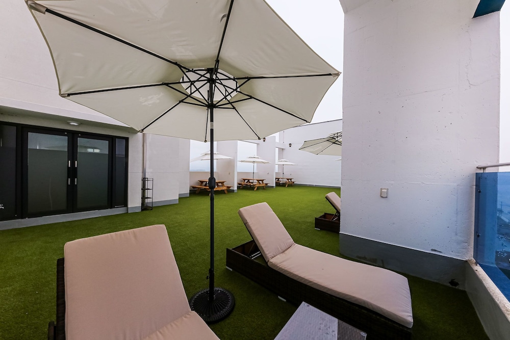 Merry Mud Hotel 27/37