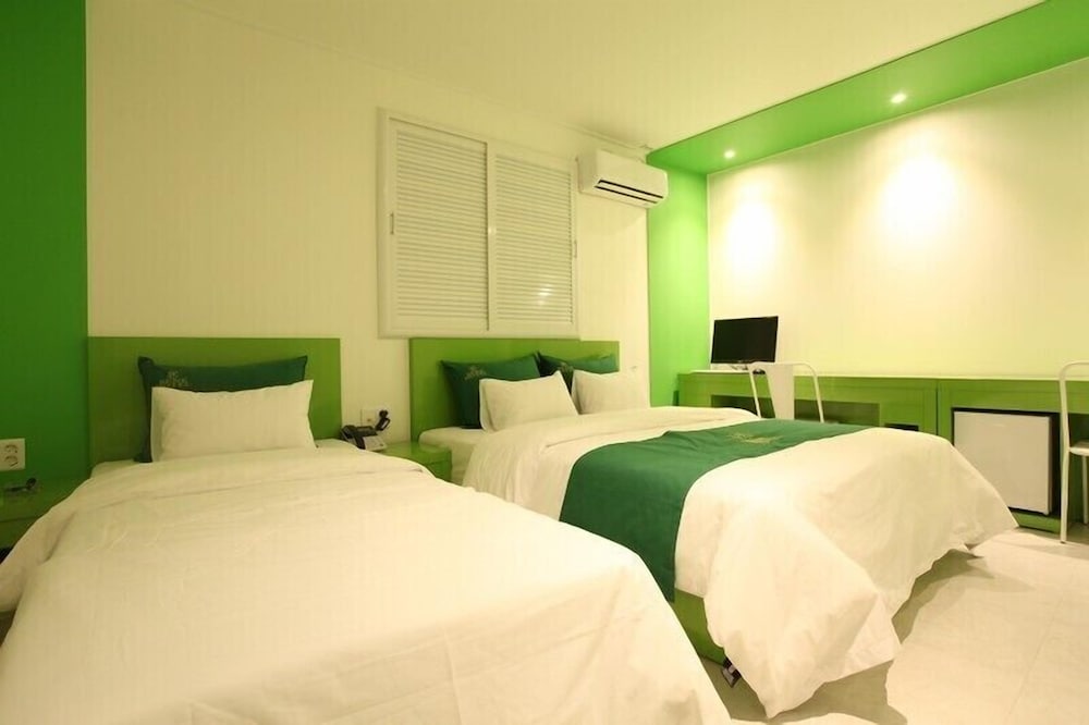 DELUXE, TWIN BEDS