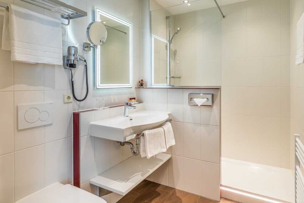 غرفة كومفورت بسرير مزدوج بإطلالة على الفناء، Austria Classic Hotel Wien 9/10
