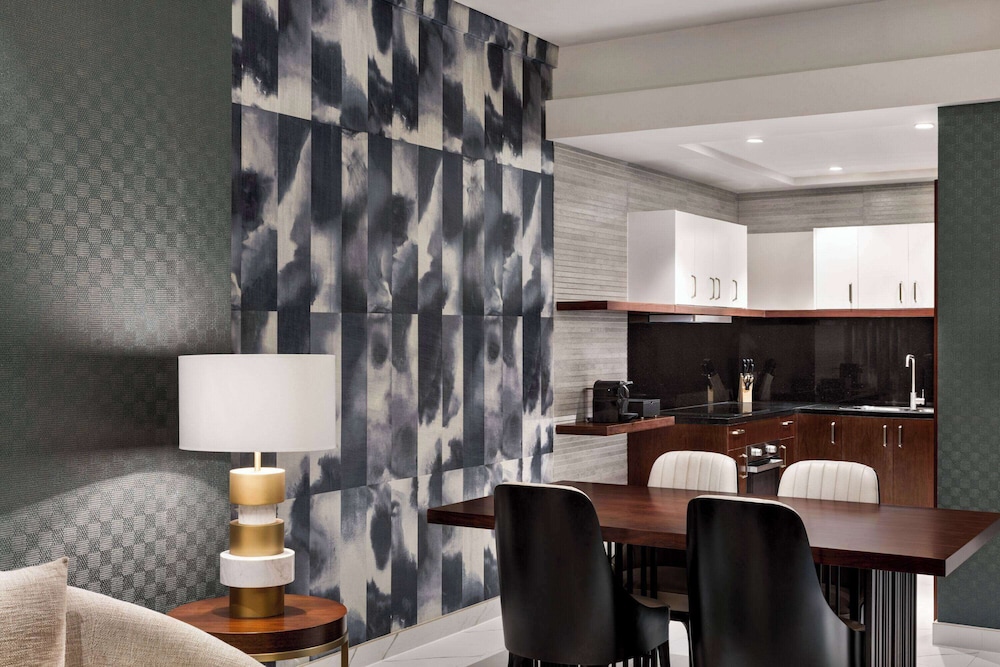 Wyndham Grand Doha West Bay Beach 47/57