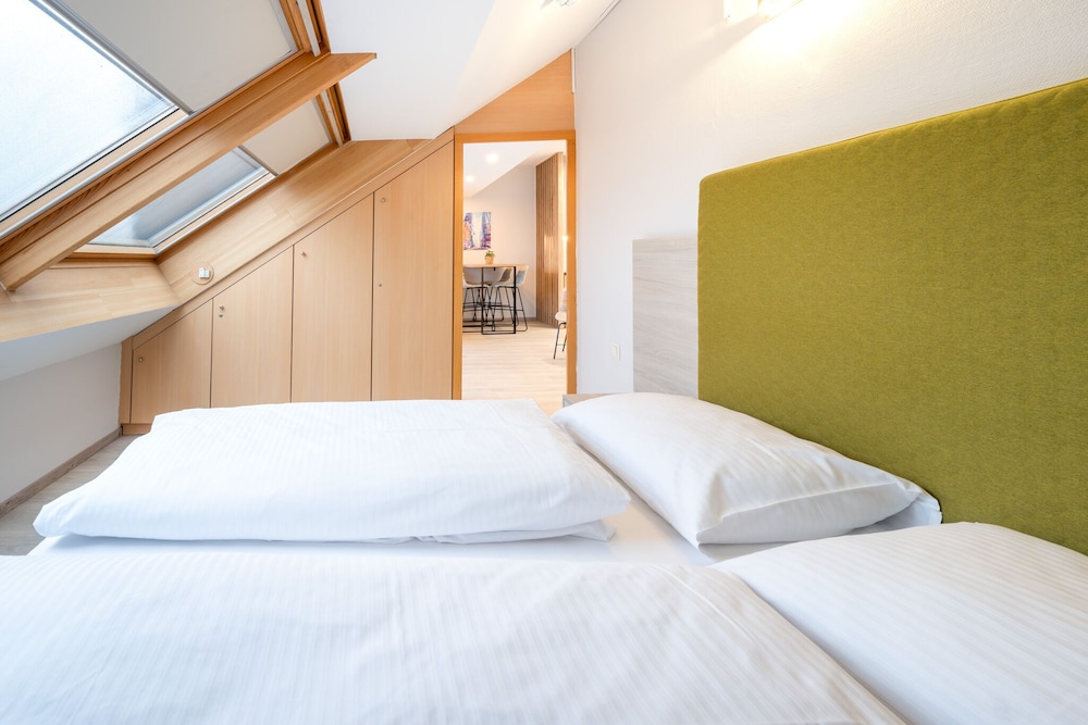 1 BEDROOM, APARTMENT, PATIO