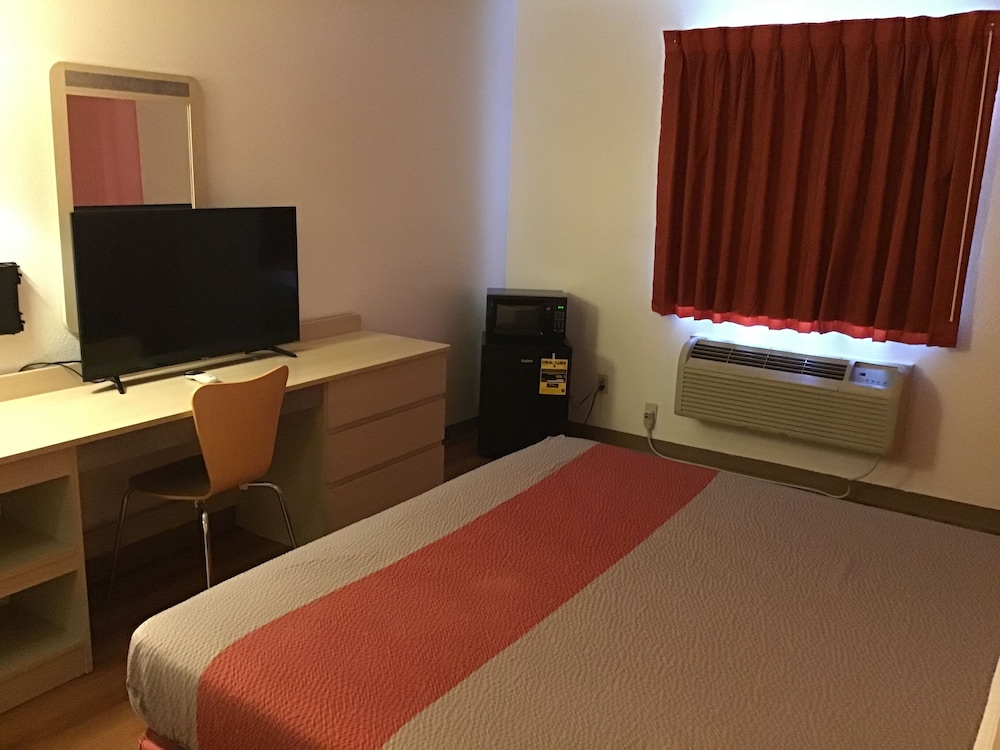 Motel6 Espanola, NM 40/48
