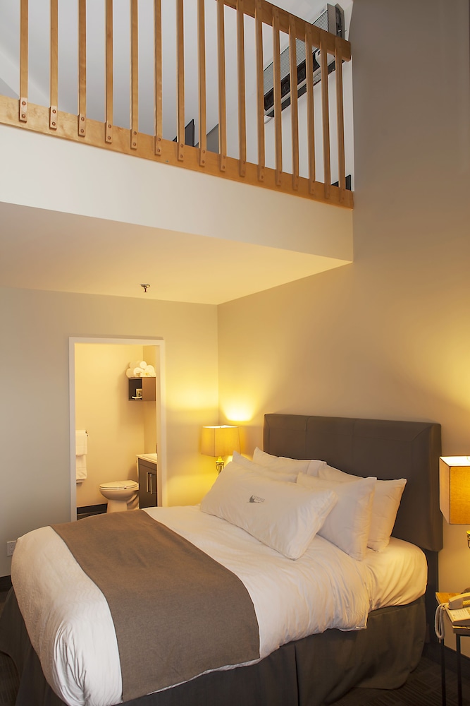 Mezzanine, Suite, 2 Queen Beds, Riverside