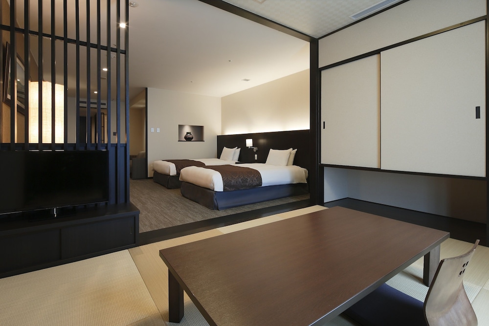 Kyoto Tower Hotel 40/60