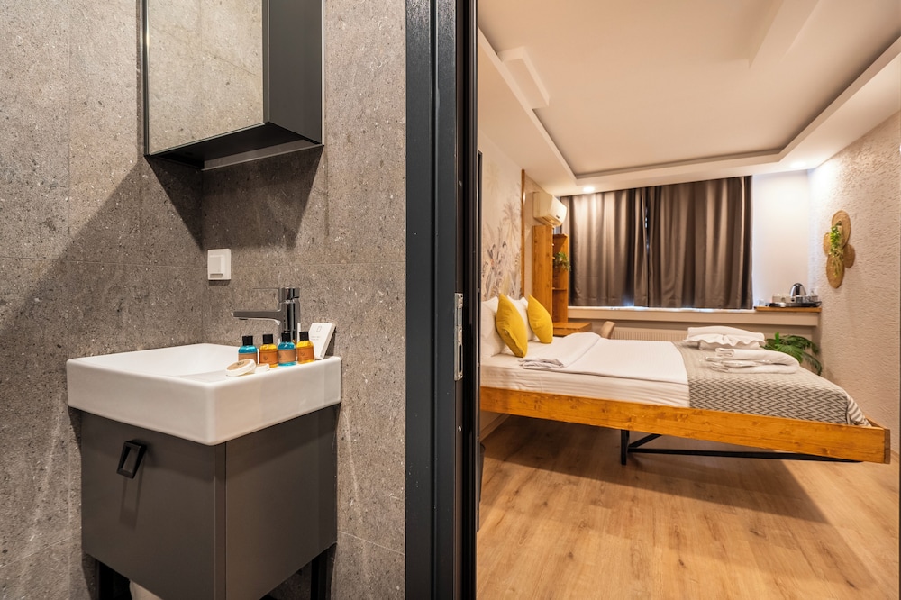 SAYEBAN GOLD HOTEL 65/65