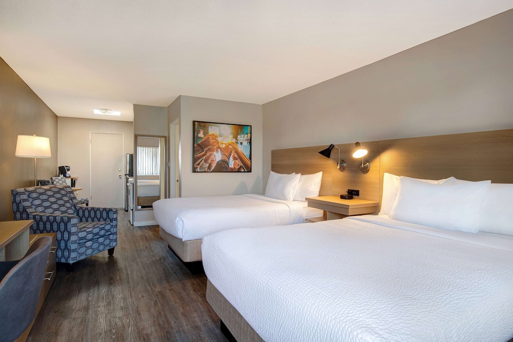 SUITE, 2 QUEEN BEDS, PARTIAL VIEW