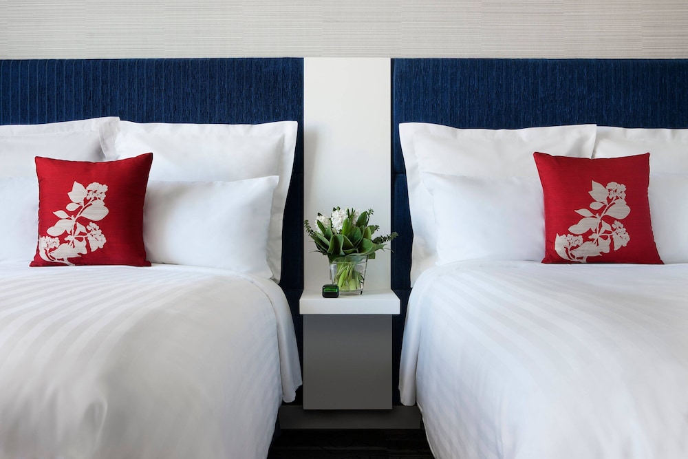 Sydney Harbour Marriott 23/53