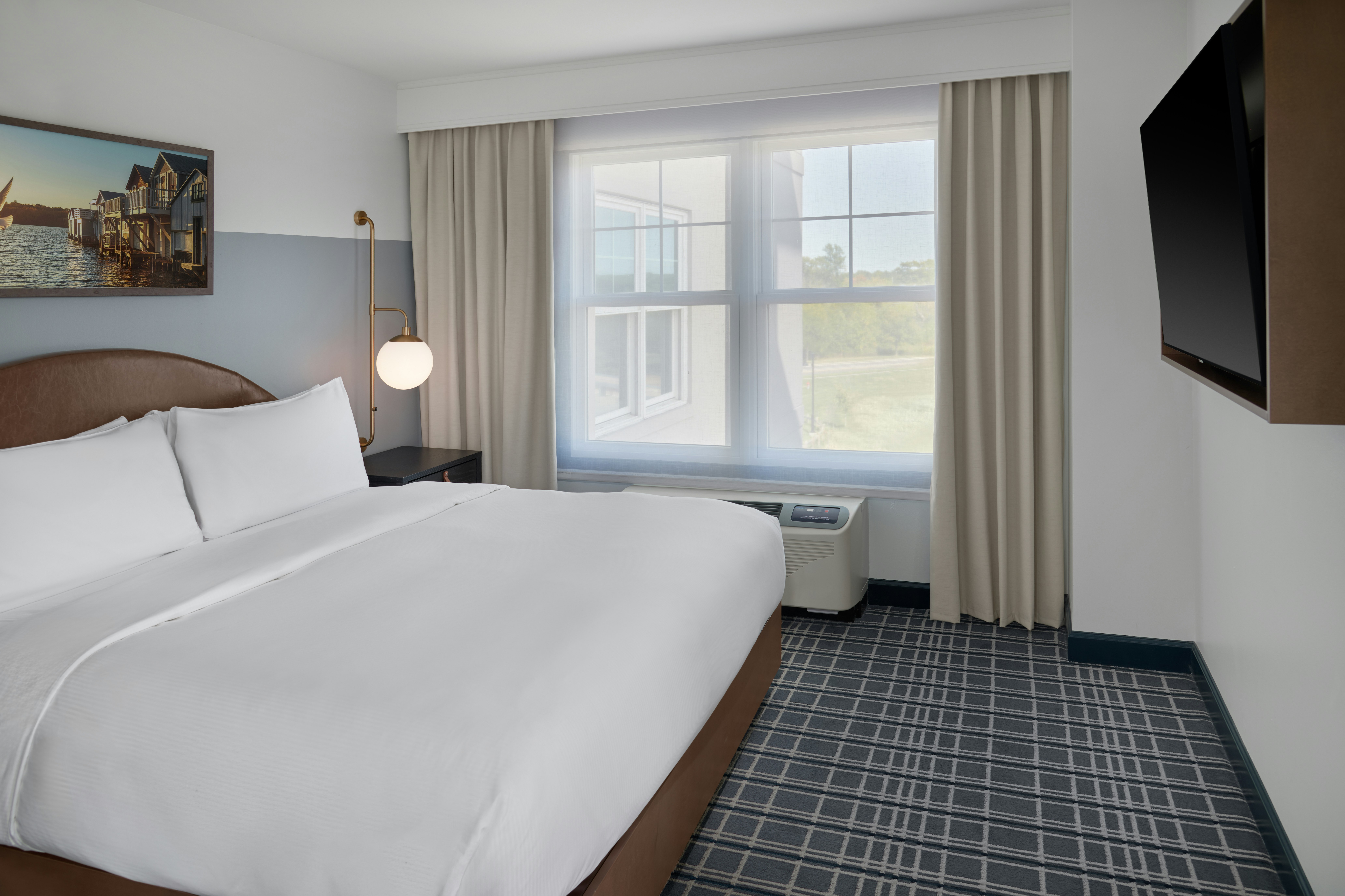 2 Rooms, Suite, King Bed, Lake View, Accessible