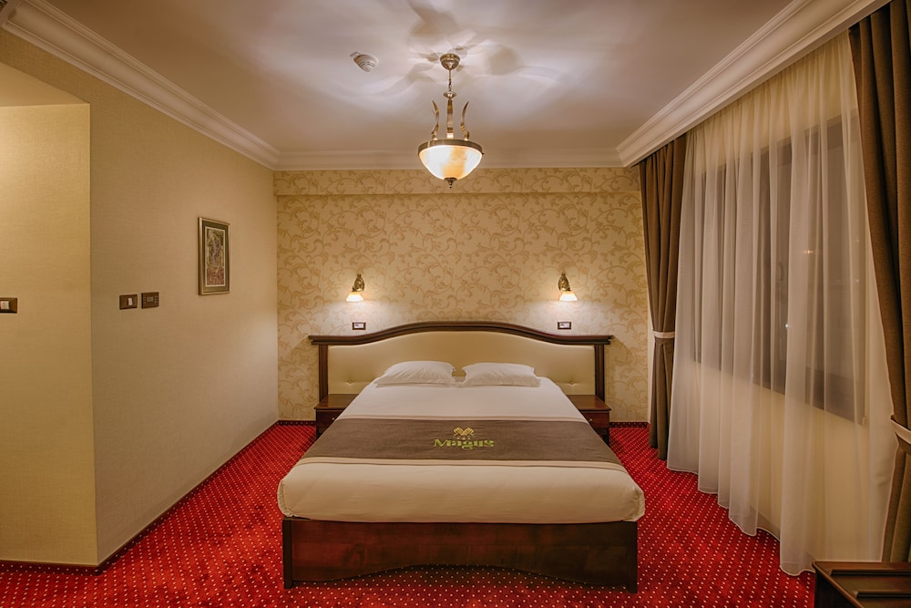 Magus Hotel 27/57