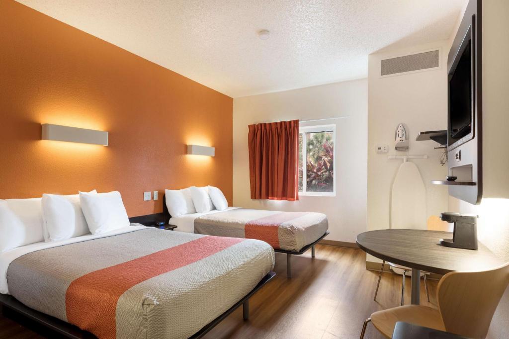 2 Full Beds