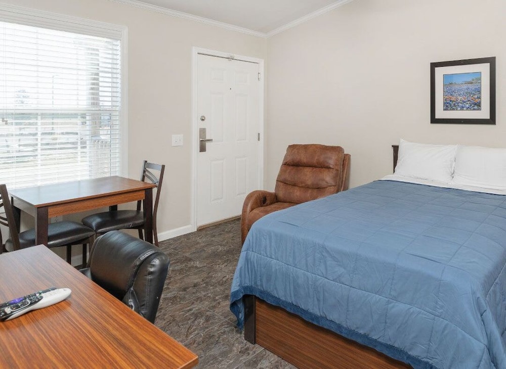 Freeport Extended Stay Studios 10/50