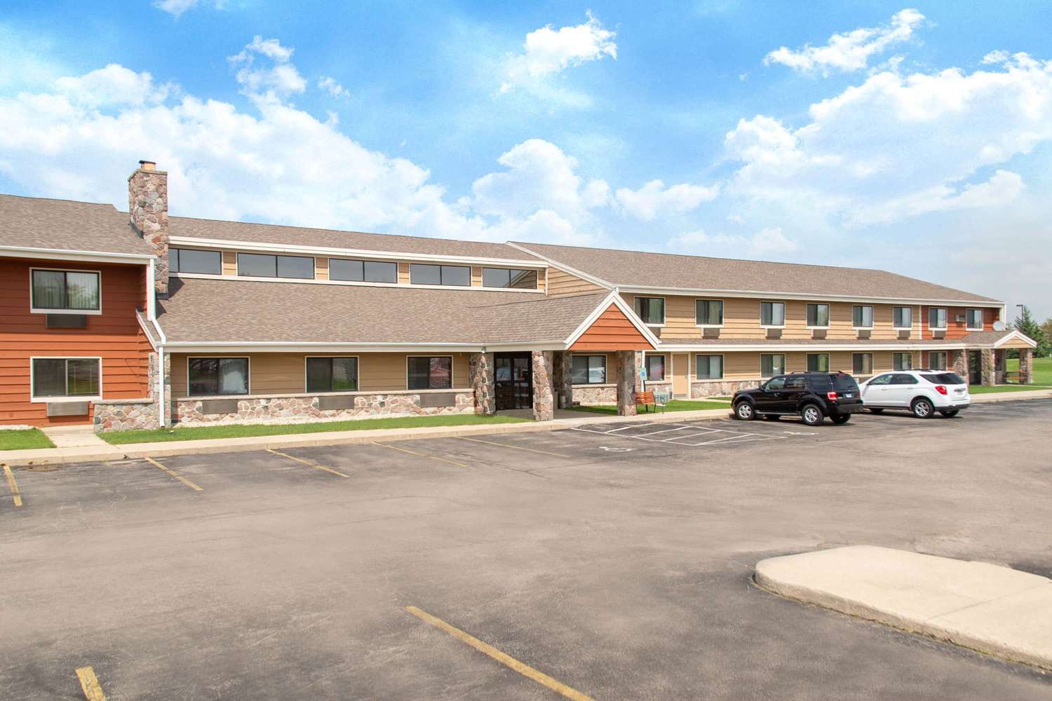 Americinn By Wyndham Elkhorn Near Lake Geneva 7/8