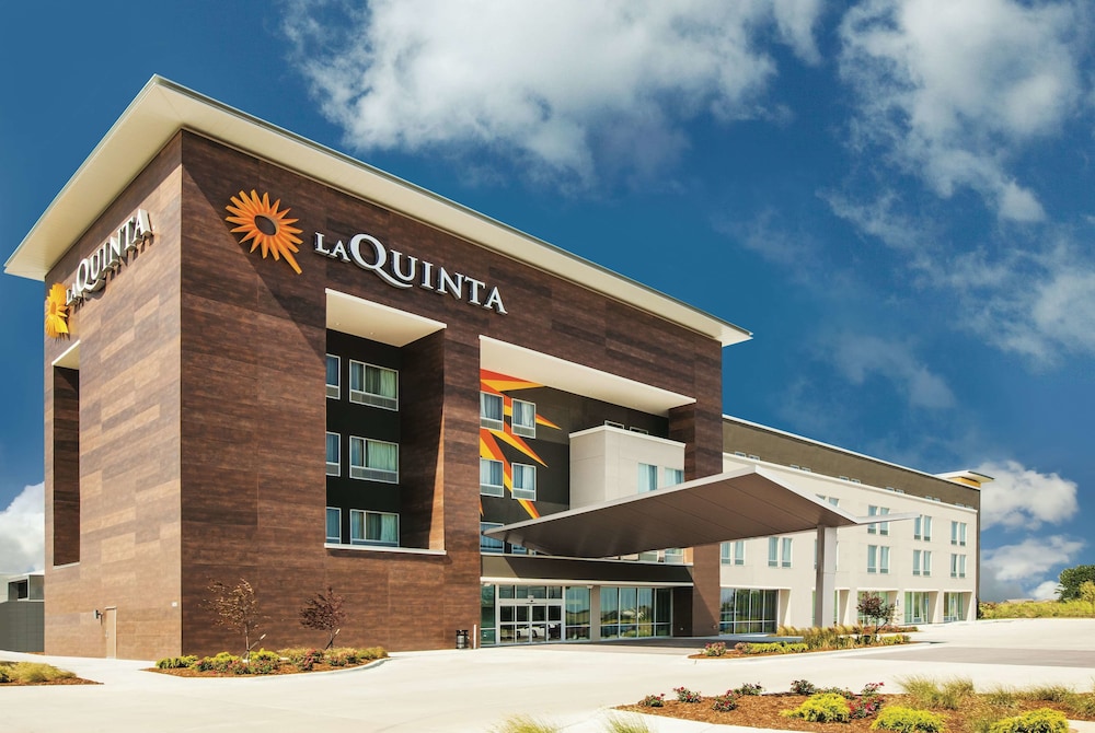 La Quinta Inn And Suites By Wyndham Wichita Northeast 3/37