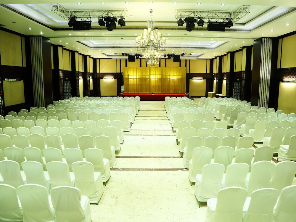 Anandha Inn Pondicherry 37/48
