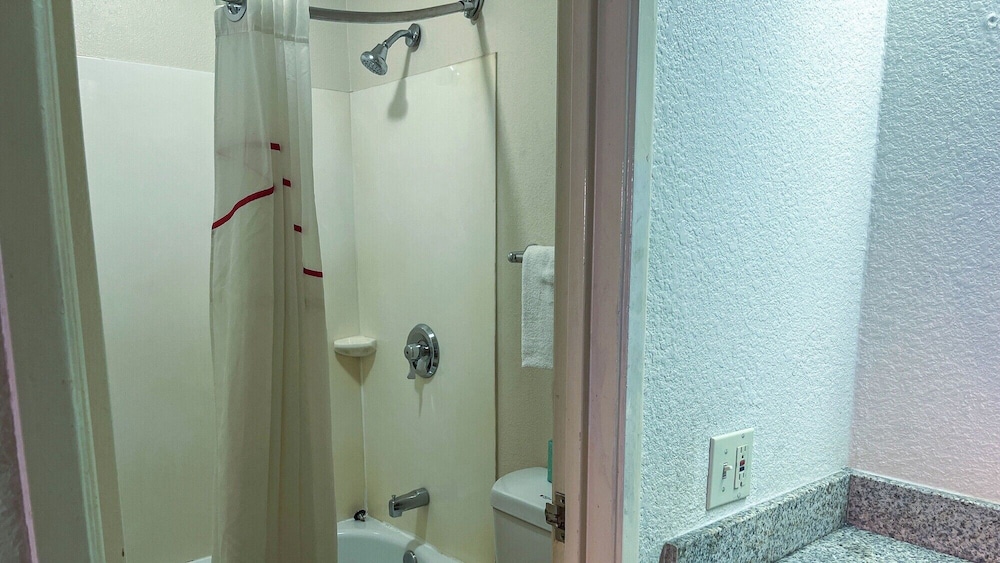 غرفة ديلوكس بسرير كينج، Motel 6 Atlanta Smyrna / Ballpark 10/10