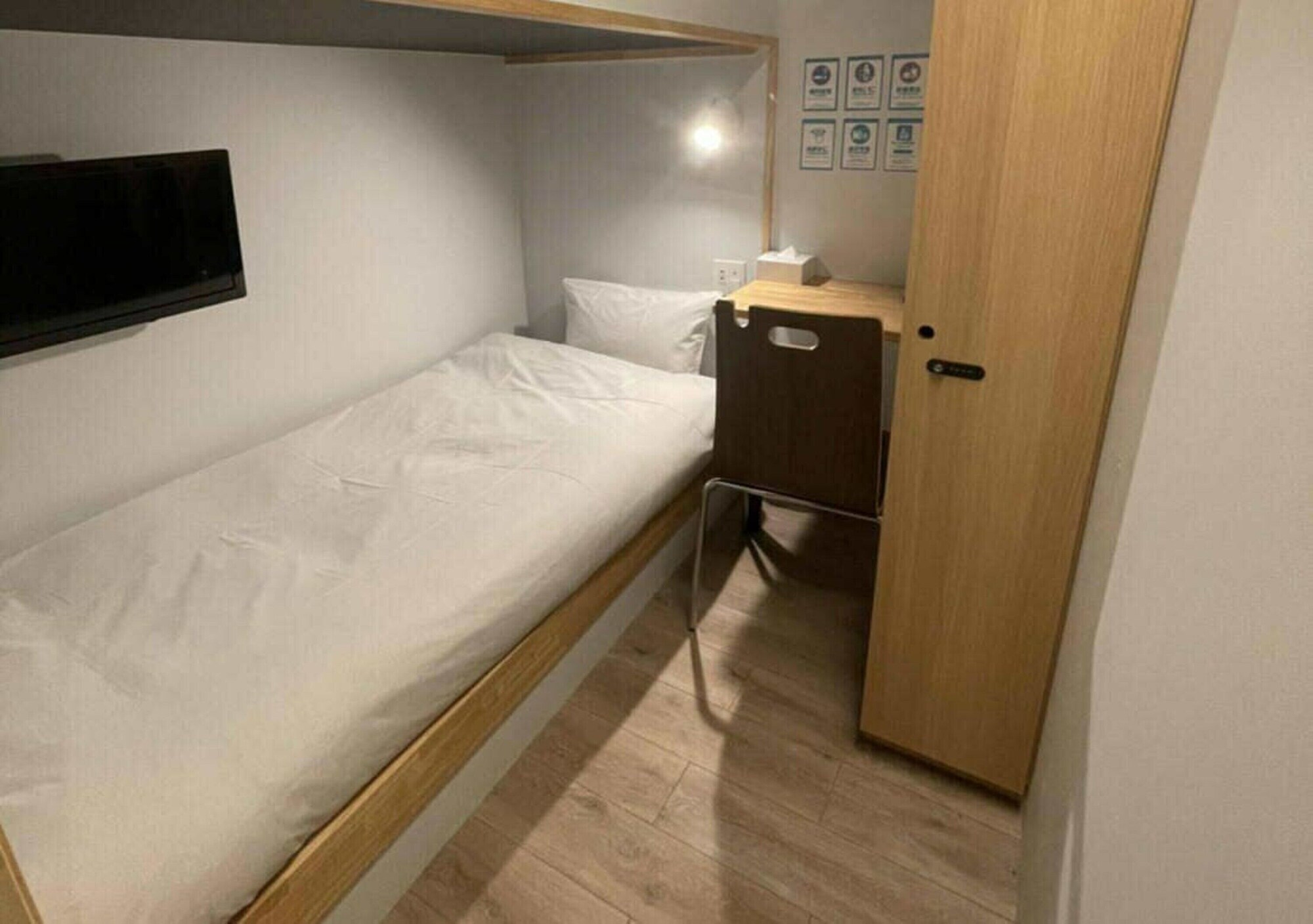 CABIN, SINGLE BED, MALE FLOOR