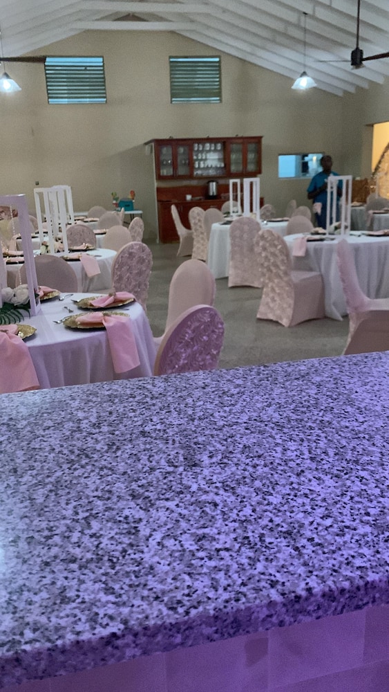 Point Salines Hotel 29/39