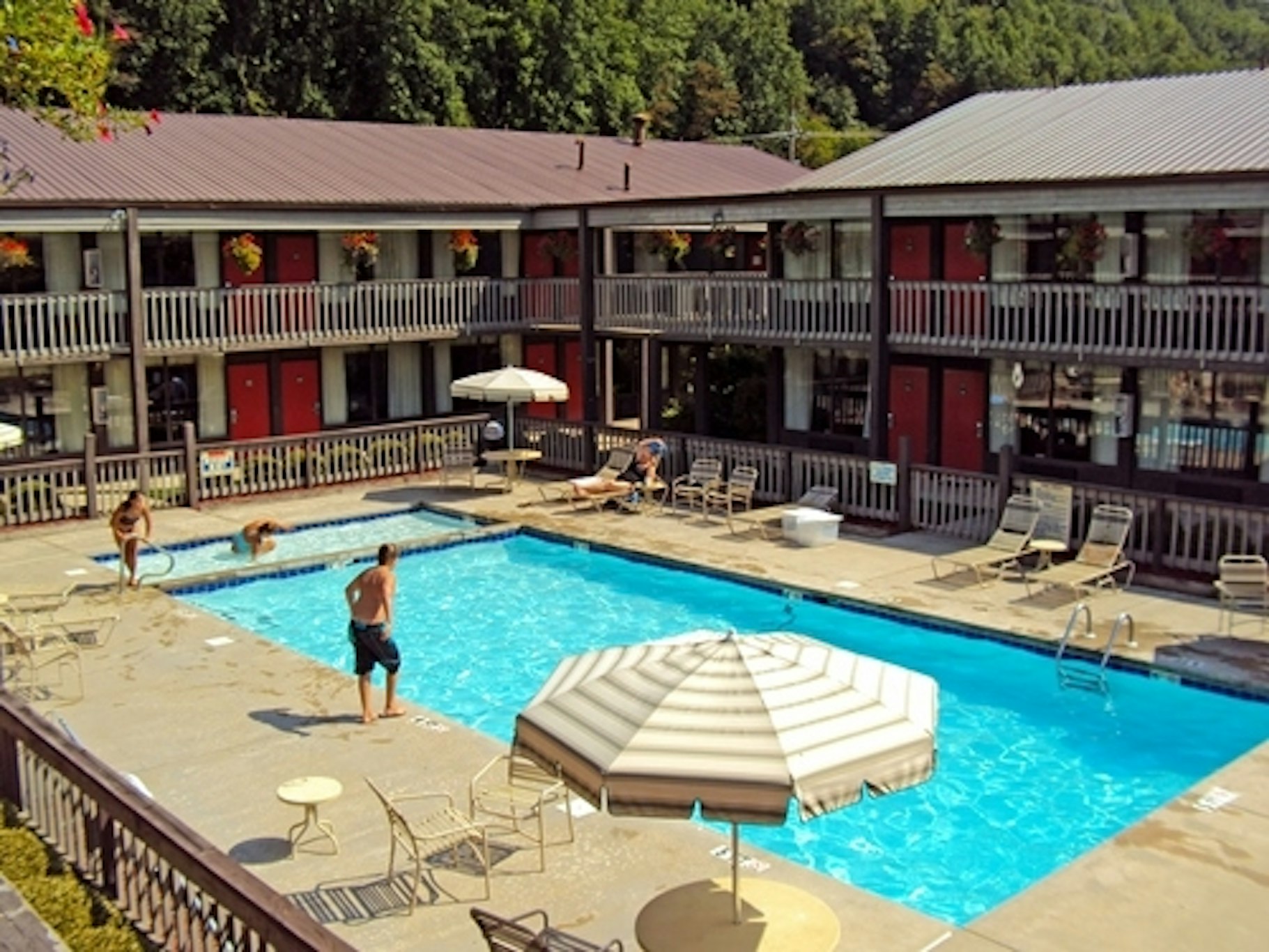 GREAT SMOKIES INN CHEROKEE 36/36