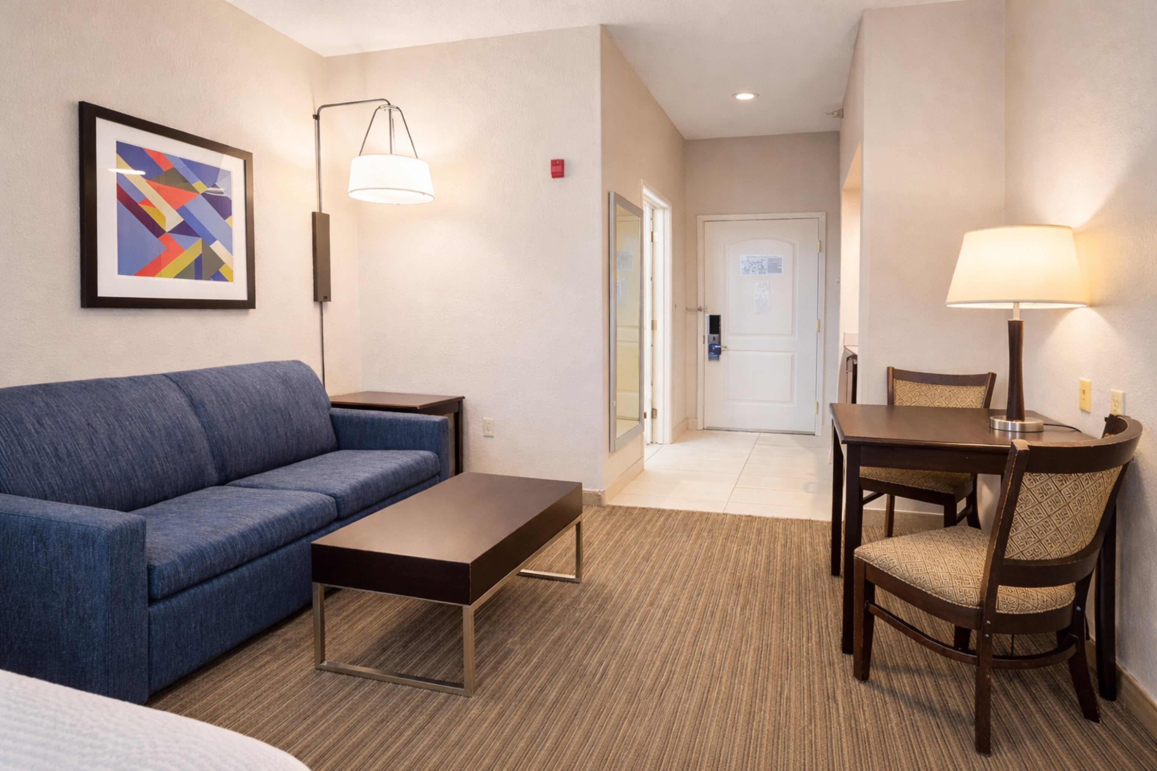 Holiday Inn Express Hotel Suites Winner 49/74
