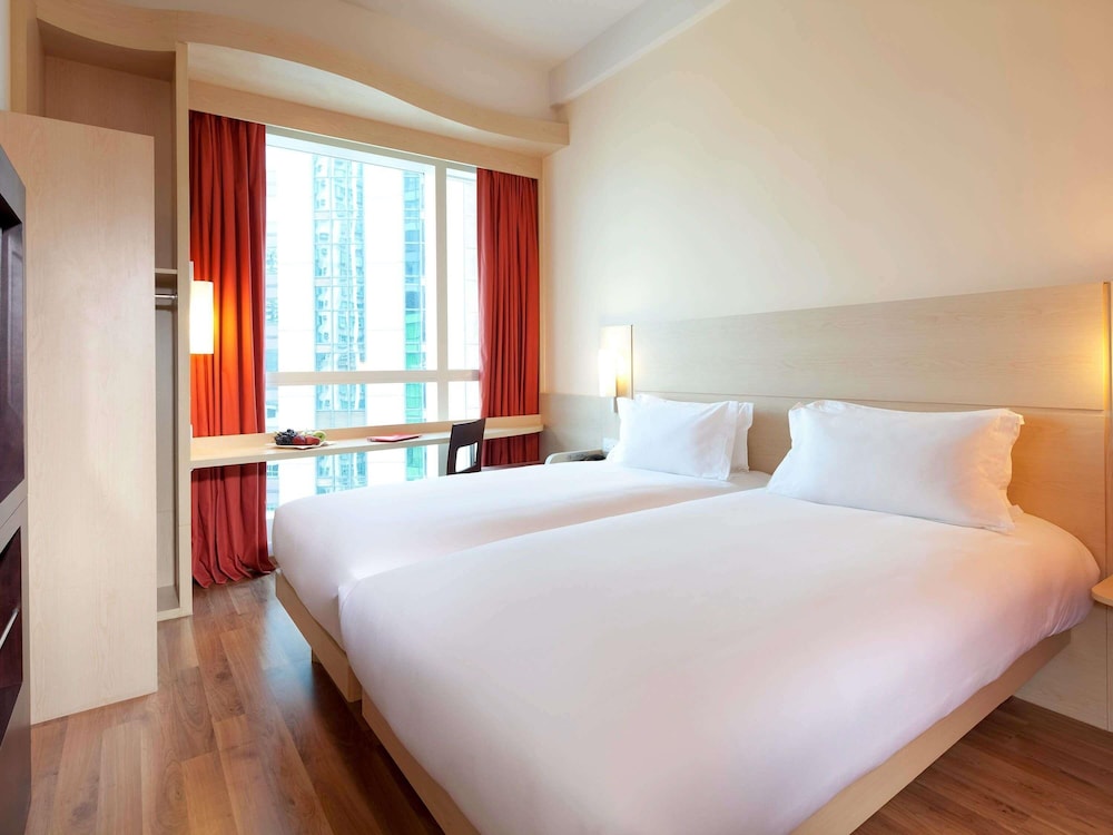 Ibis Hong Kong Central & Sheung Wan Hotel 20/65