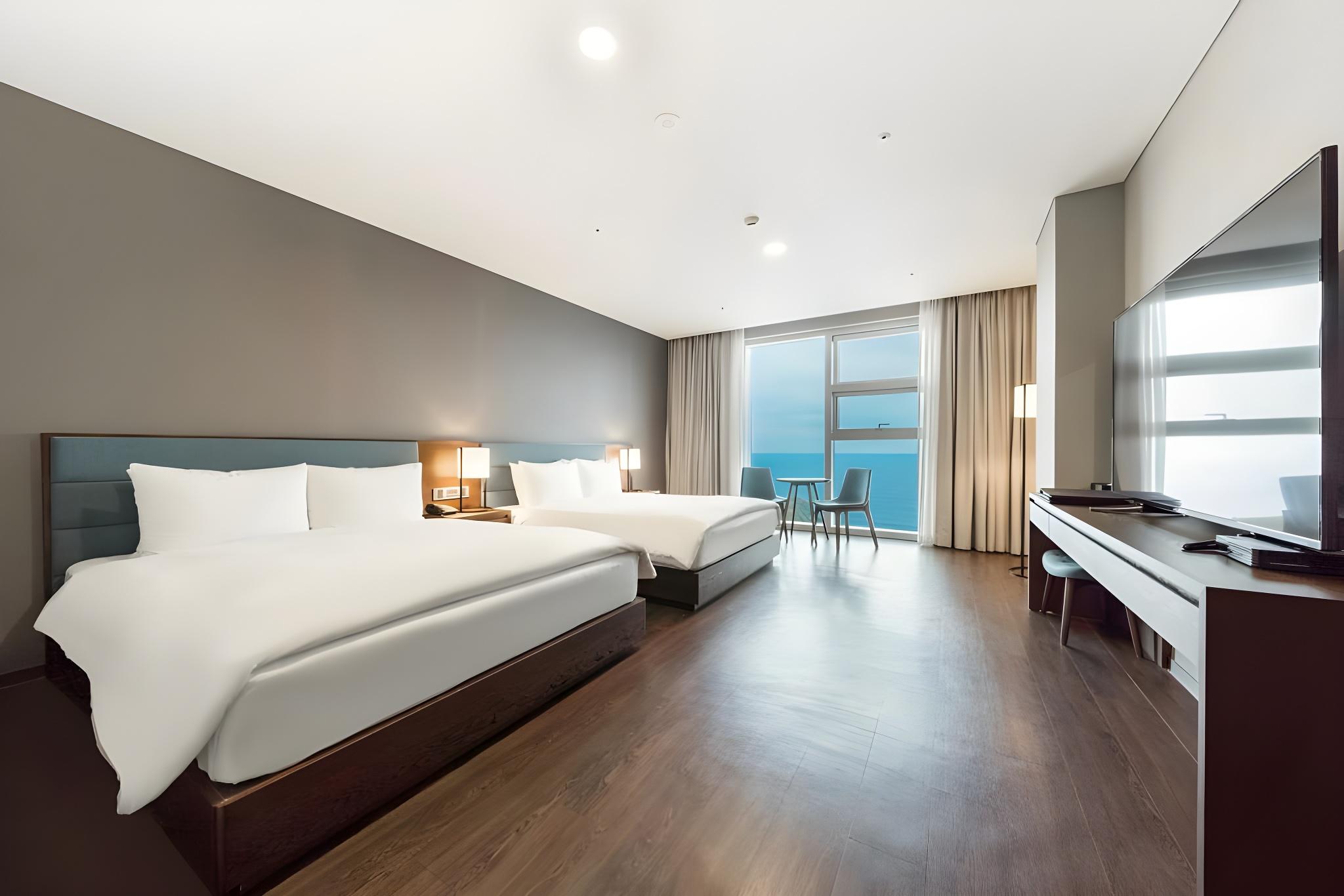 Aqua, Deluxe, Double Bed, Partial Ocean View