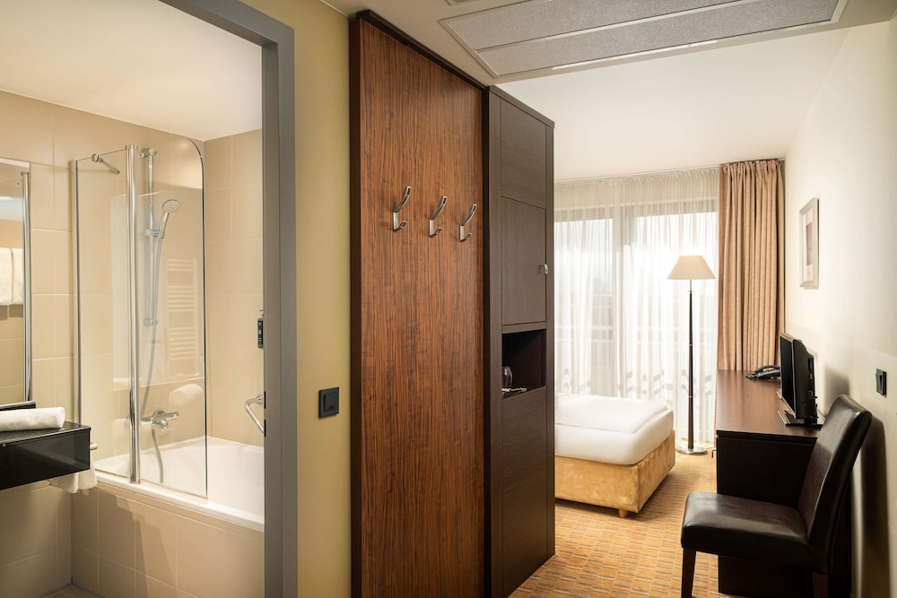 elaya hotel hamburg finkenwerder, ehem. The Rilano Hamburg 9/63