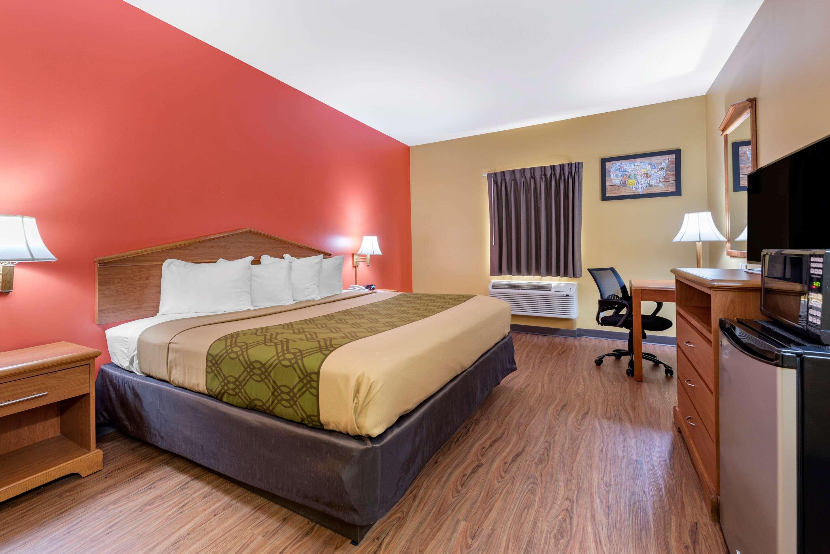 ROOM, KING BED