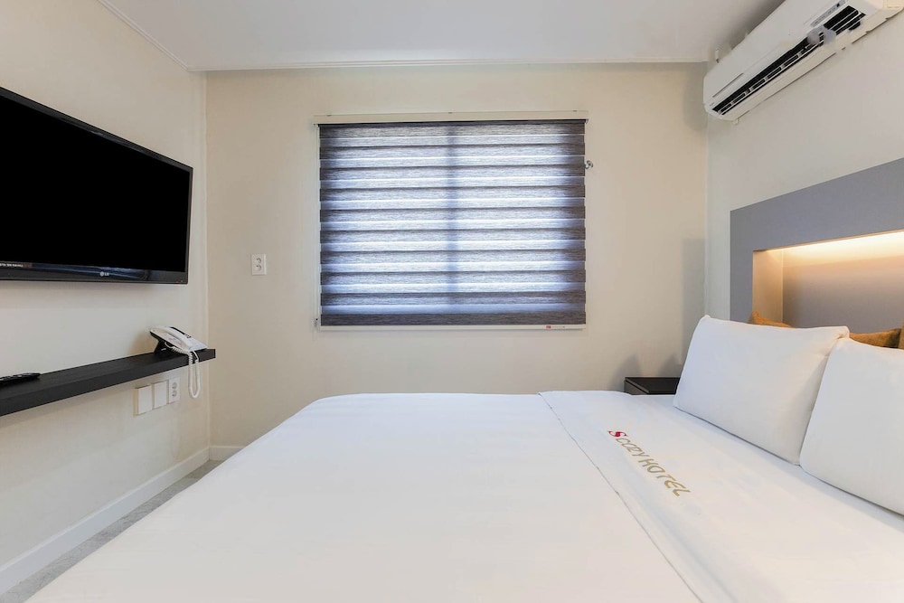 DELUXE, TWIN BEDS