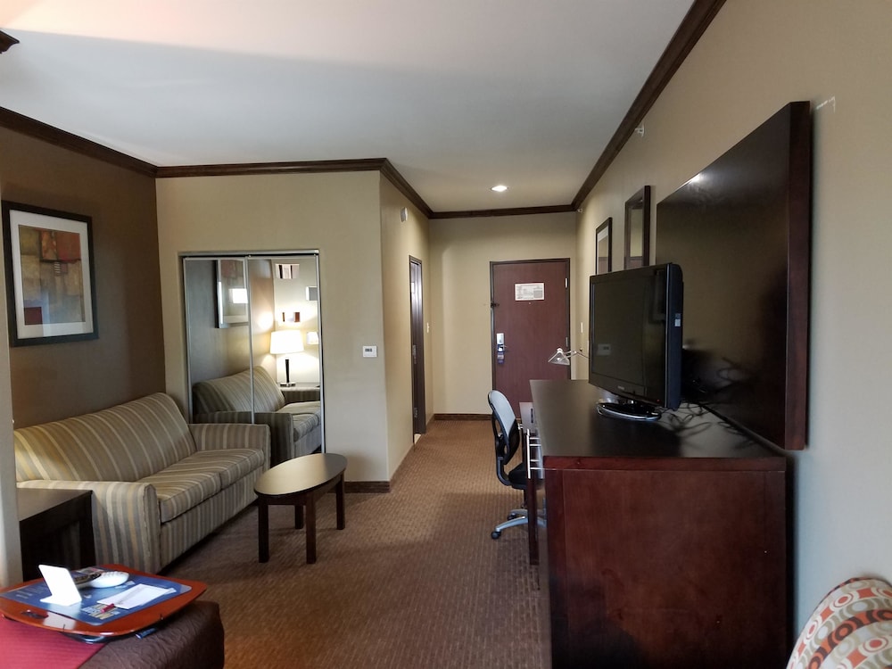 Best Western Plus Texoma Hotel and Suites 27/44