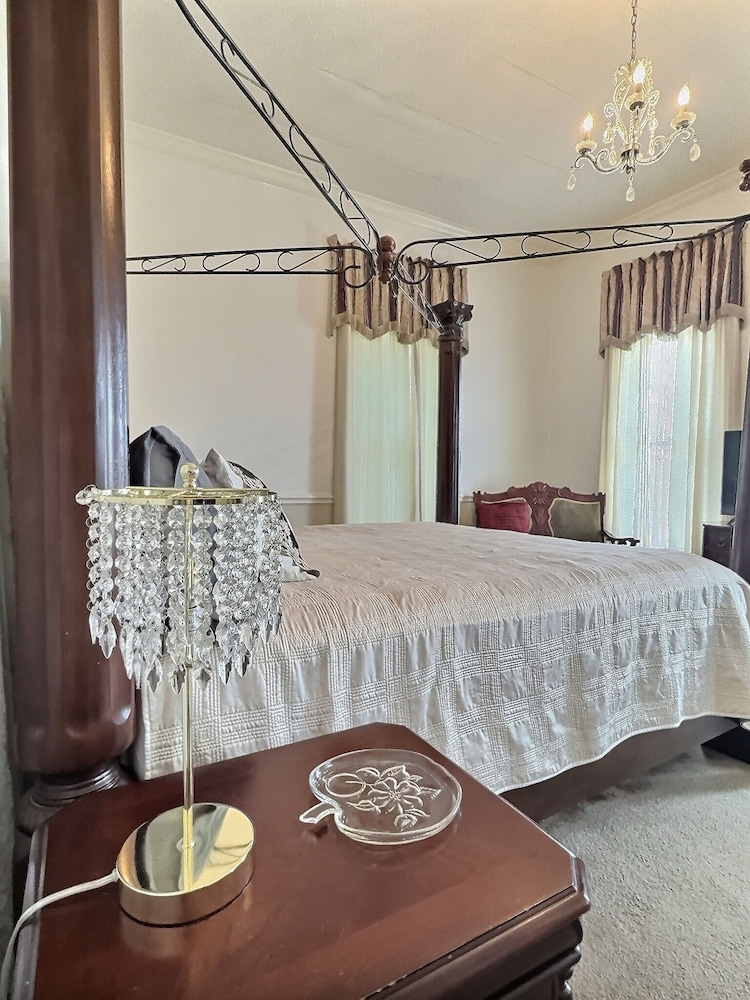Lasalle Bed Breakfast 11/54