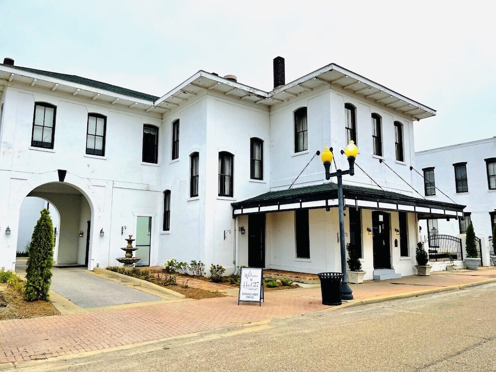 Greenville Inn Suites 6/67