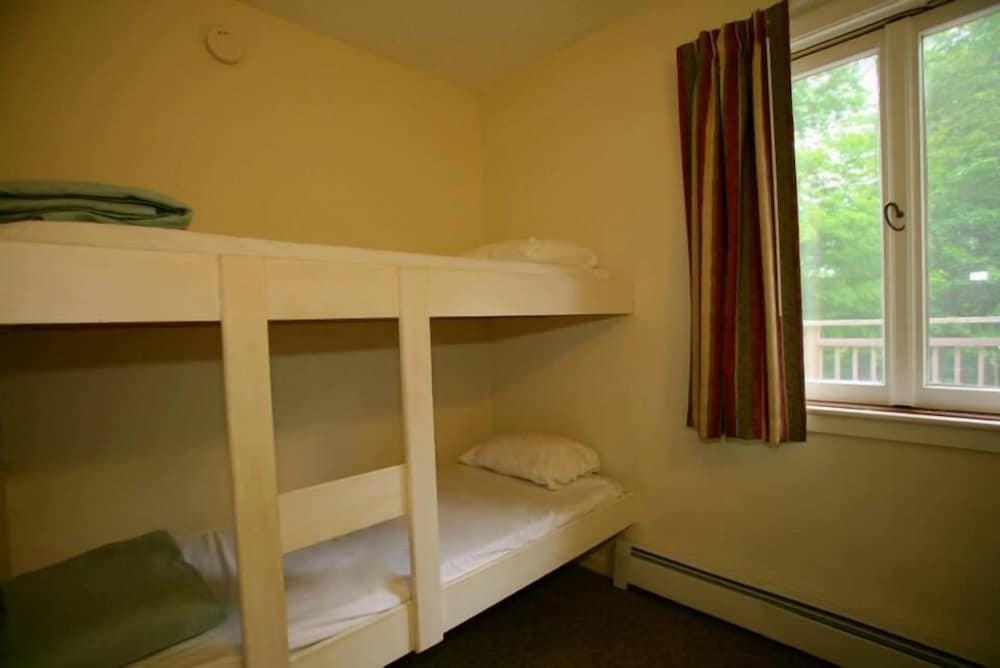 The Upper Pass Lodge at Magic Mountain 32/32