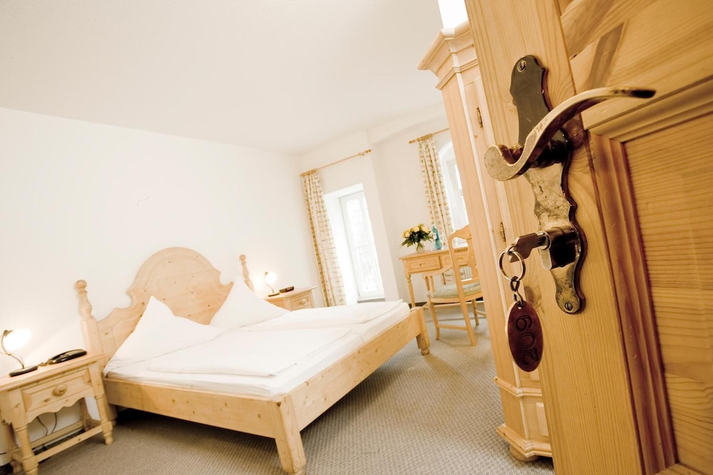 Hotel Erbgericht Krippen 12/50