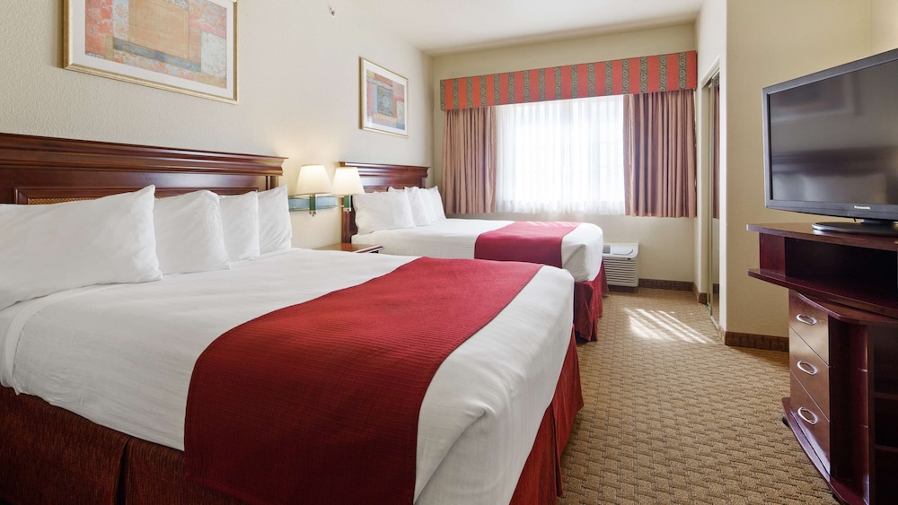 SURESTAY PLUS HOTEL BY BEST WESTERN QUANAH 7/28