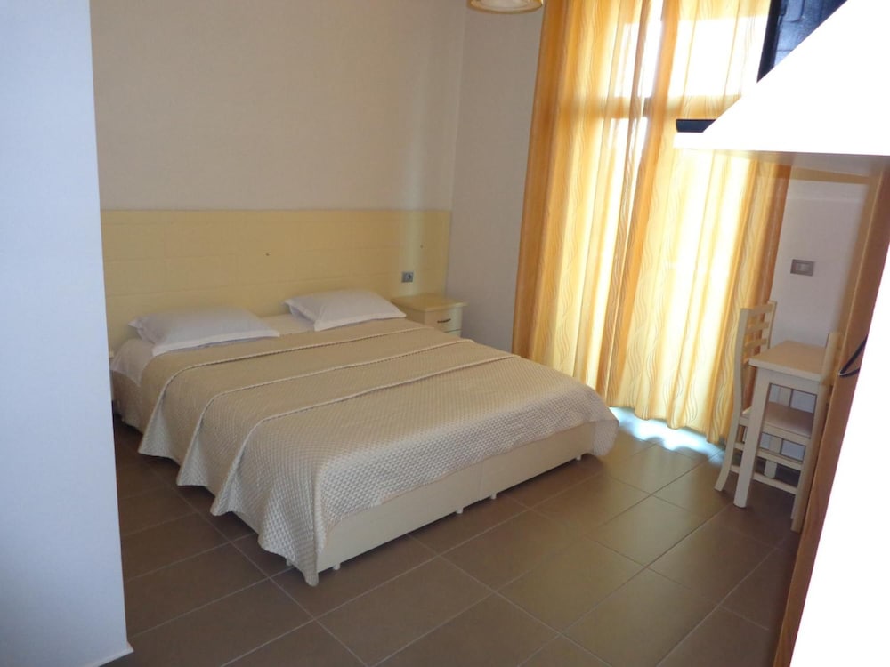 Hotel Piazza 12/50