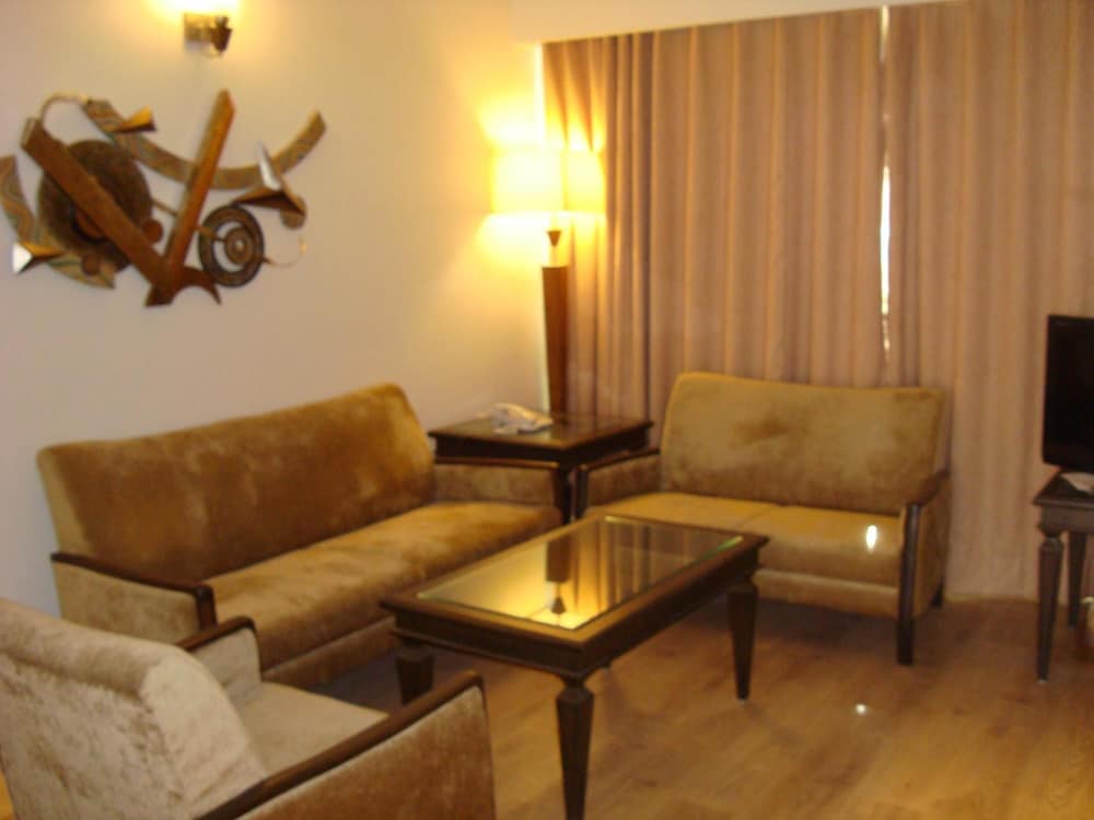 THE PRESIDENT A BOUTIQUE HOTEL 27/36