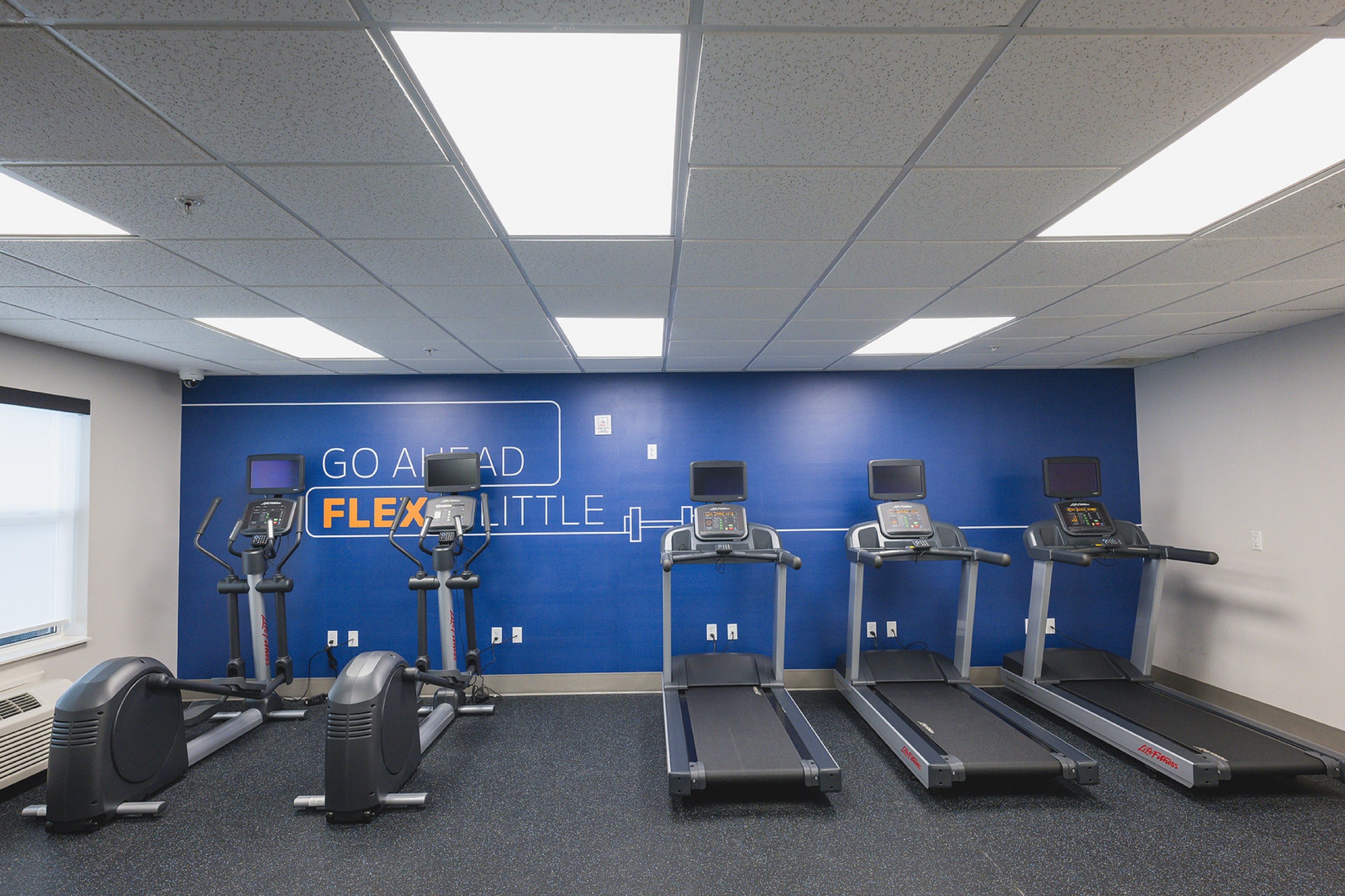 Holiday Inn Express & Suites Marquette, an IHG Hotel 25/50