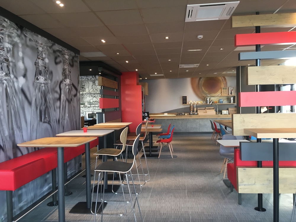 Ibis Niort Est Mendes France 44/47