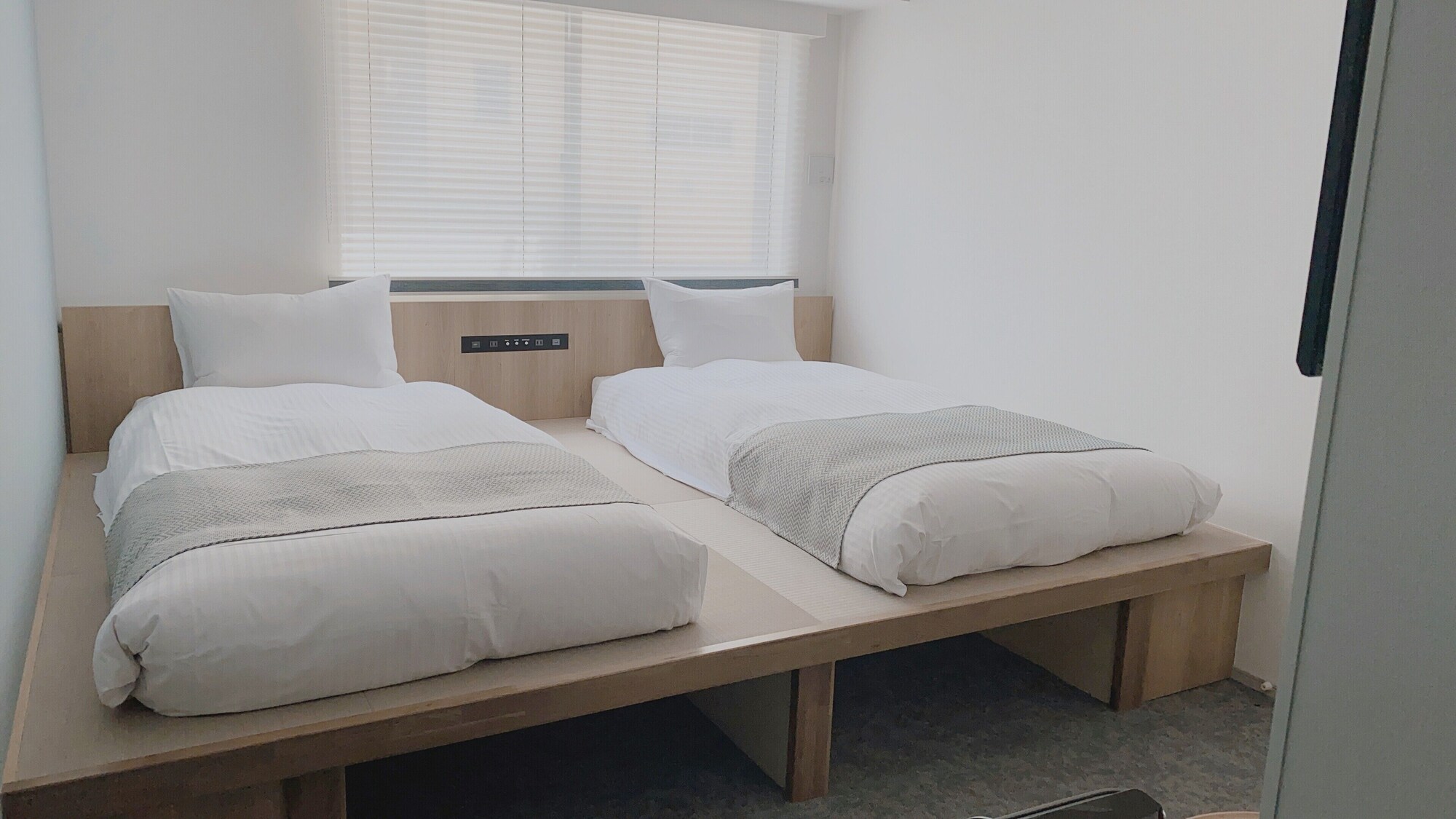 غرفة متصلة بأربعة أسرّة، The Tourist Hotel & Cafe Akihabara 2/2